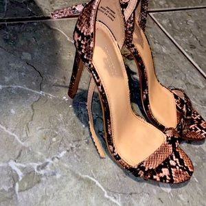 Forever 21 snakeskin size 6 heels